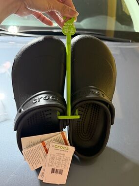 “New” CROCS Black Classic Clog size6W/4M